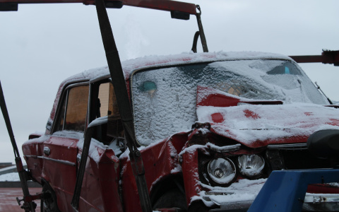 В Сыктывкаре на Октябрьском проспекте из-за тройного ДТП образовалась гигантская пробка
