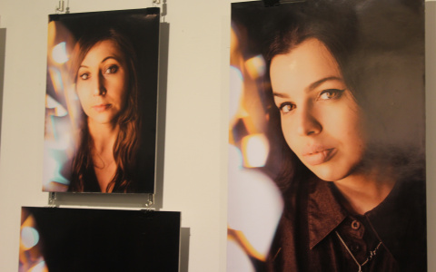 В Сыктывкаре молодые дизайнеры показали фонари из фанеры и коллажи с губами (фото)