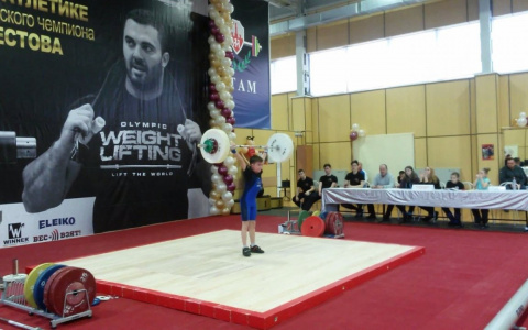 8-летний богатырь из Сыктывкара стал сильнейшим ребенком-штангистом России