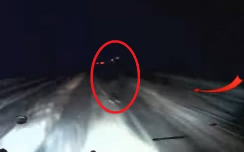 В Сети появилось видео, как на трассе в Коми внедорожник сбил пьяную девушку - «невидимку»