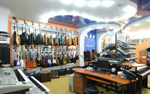 В Сыктывкаре все-таки закрывается легендарный магазин с крутящейся гитарой