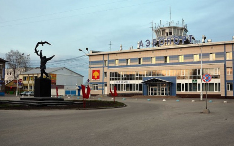 Работа аэропорта Сыктывкара сбилась из-за небывалых снегопадов