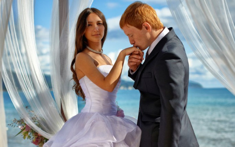 В конкурсе «Love is...» 13 новых влюбленных пар!