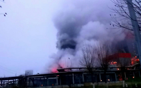 Следователи завели уголовное дело после пожара на сыктывкарском ЛПК