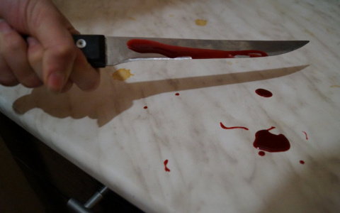 В Сыктывкаре мужчина всадил подростку нож в грудь