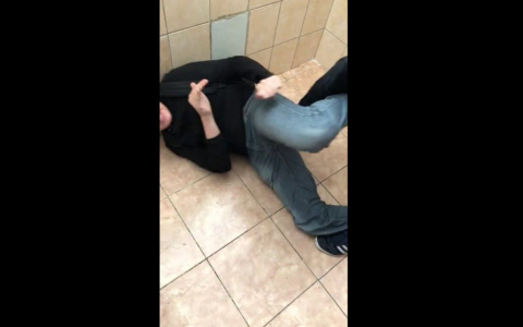 В сети появилось видео жестокого избиения подростка в одной из школ Коми