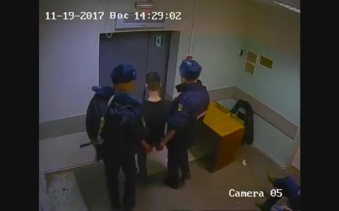 Появилось видео инцидента, когда в Коми пациент пытался задушить врача