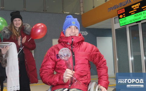 В Сыктывкаре фанаты встретили лыжника Ивана Голубкова, когда он прилетел с Чемпионата Мира (фото)