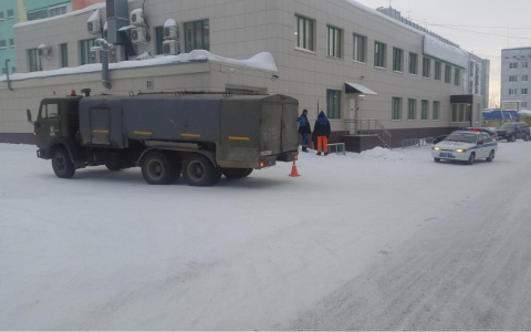 В Коми женщина попала под «КамАЗ» возле банка