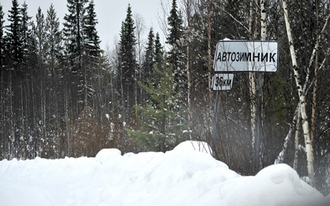 В Коми четыре парня замерзали на зимнике в «Жигулях», которые застряли в снегу