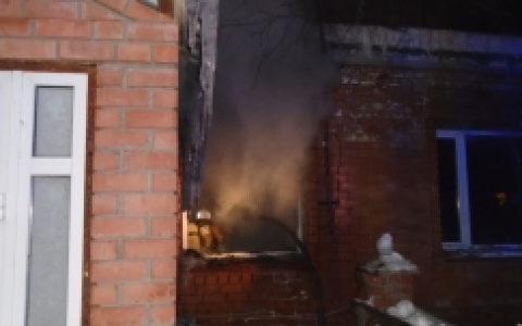 В Коми загорелся цех по производству лимонада, погиб сторож предприятия