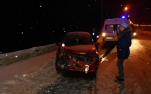 Под Сыктывкаром автоледи за рулем «Лады» влетела на «встречке» в «Шевроле» (фото)