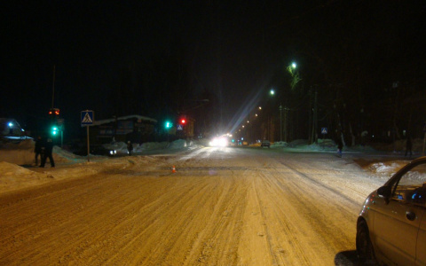 В Сыктывкаре пьяный водитель «Ниссана» сбил на «пешеходнике» девушку и уехал