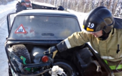 В тройном ДТП на трассе в Коми пострадали два человека