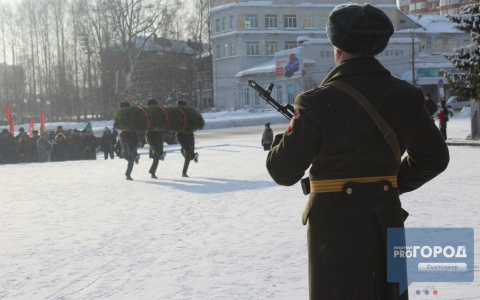 Ветераны и ВИПы Коми и Сыктывкара возложили цветы в память защитников Отечества (фото)