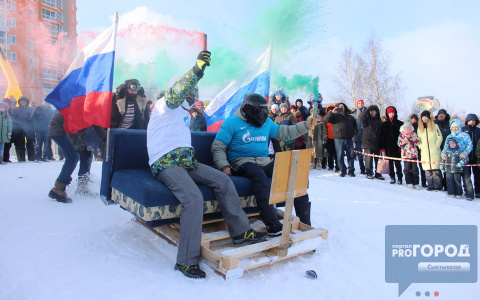 «Битва тарантасов» в Сыктывкаре: с горы катались танки и русские печки (фото)