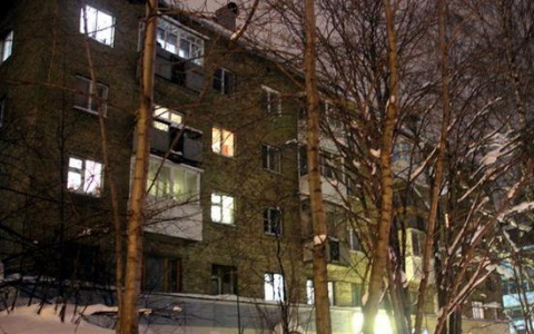 Жильцы пятиэтажки в центре Сыктывкара боятся, что местный коммерсант уничтожит их дом