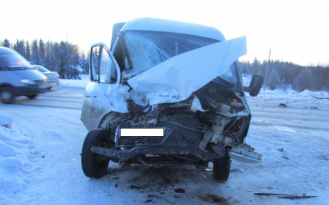 На трассе в Коми «КамАЗ» смял «Газель» (фото)