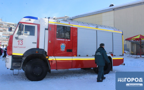 В Сыктывкаре на «Дне микрорайонов» МЧСники отдали горожанам технику для селфи (фото)