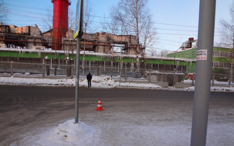 В Сыктывкаре у котельной водитель «Шевроле» сбил 18-летнюю девушку (фото)