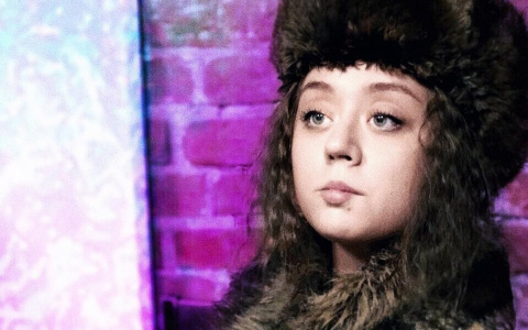 Сыктывкарская актриса сняла видео о том, что артисты много пьют и мало спят (видео)