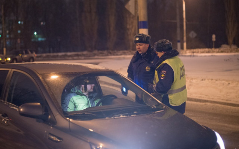 В Коми полиция ищет водителя, который сбил у школы 11-летнего мальчика и уехал