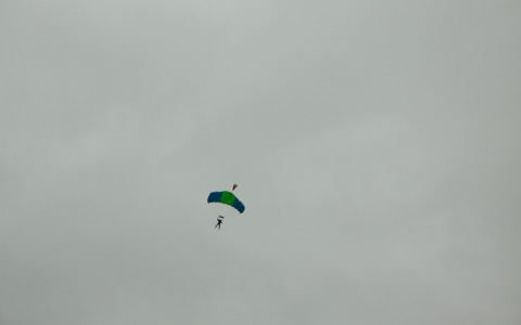 Появились подробности ЧП с пожарным-парашютистом, который пострадал на учениях в Коми