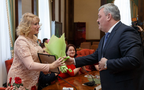Глава Коми поздравил женщин с 8 Марта и поблагодарил их за поддержку и «женское плечо»