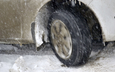 В Коми у спорткомплекса «ВАЗ» протаранил «Рено» (фото)