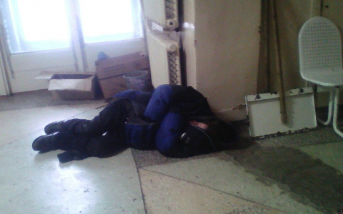 Бомжи с поощрения санитарок устроили ночлег в сыктывкарской больнице