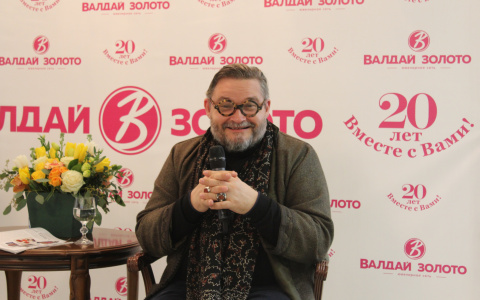 Историк моды Александр Васильев предупредил сыктывкарок, что скоро за ними приедут кавказцы