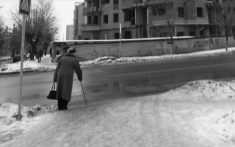 Чудо-бабушка: 70-летнюю сыктывкарку обвиняют в избиении пяти соседей лопатой