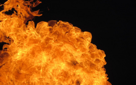 В Сыктывкаре на улице Морозова вспыхнул сильный пожар