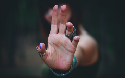 Жительница Коми потратила на услуги телефонного экстрасенса больше 130 тысяч рублей