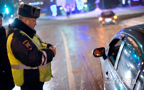 В Коми в жестком столкновении «Мазды» и КамАЗа погиб человек