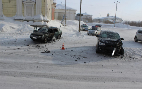 В Коми пьяный лихач на «Митсубиси» протаранил «девятку» (фото)