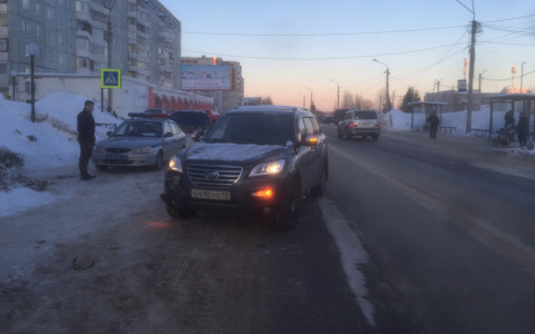 В Сыктывкаре молодой водитель на «Лифане» сбил пятилетнего мальчика (фото)
