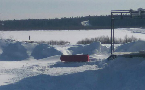 В Коми прямо на улице три дня лежит гроб