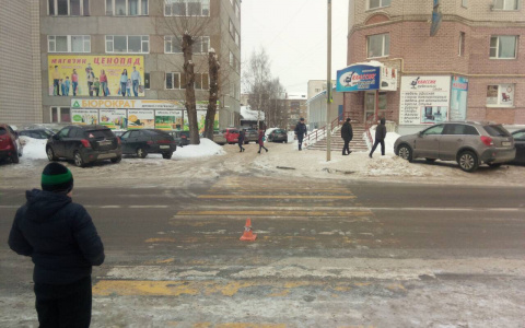 В Сыктывкаре около ТЦ водитель «Ленд Крузера» сбил ребенка