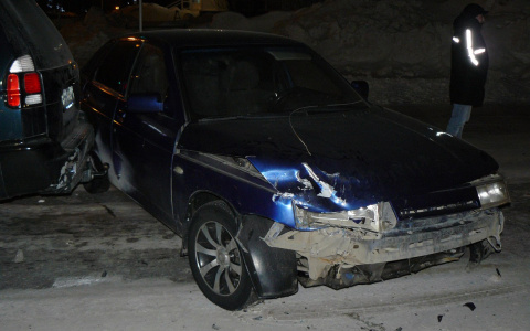 В Коми на пешеходном переходе «двенадцатая» протаранила «Митсубиси» (фото)