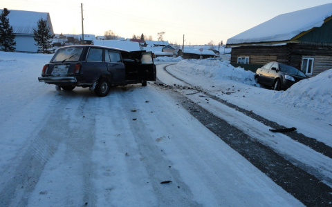 В Коми из-за водителя «четверки» «Киа Рио» улетел в жилой дом (фото)