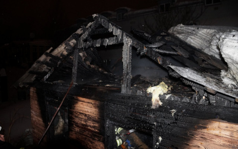 Появились подробности пожара у центрального бассейна в Сыктывкаре: погиб мужчина