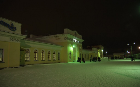 В Коми спасатели выносили из поезда 8-летнего мальчика со сломанными ногами