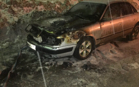 Под Сыктывкаром Audi сгорела дотла (фото)