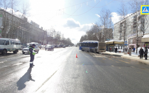 В центре Сыктывкара автоледи сбила парня на «пешеходнике» (фото)