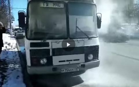 Во Владимире загорелся автобус с журналистами, которые ехали проверять торговые центры на пожароопасность