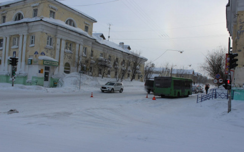 В Коми женщина за рулем автобуса сбила девушку