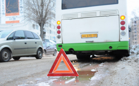В Коми пассажирский автобус протаранил «Газель»