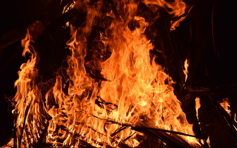 В Коми женщина оказалась заперта в доме, полностью охваченном огнем