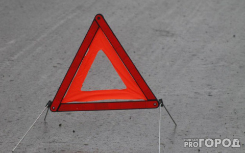 В Коми водитель «Урала» пытался проскочить на «красный» и смял «Хендай»